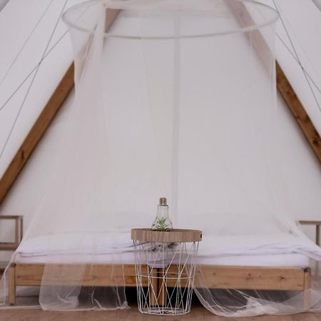 Lupa Tent ブダカラース エクステリア 写真