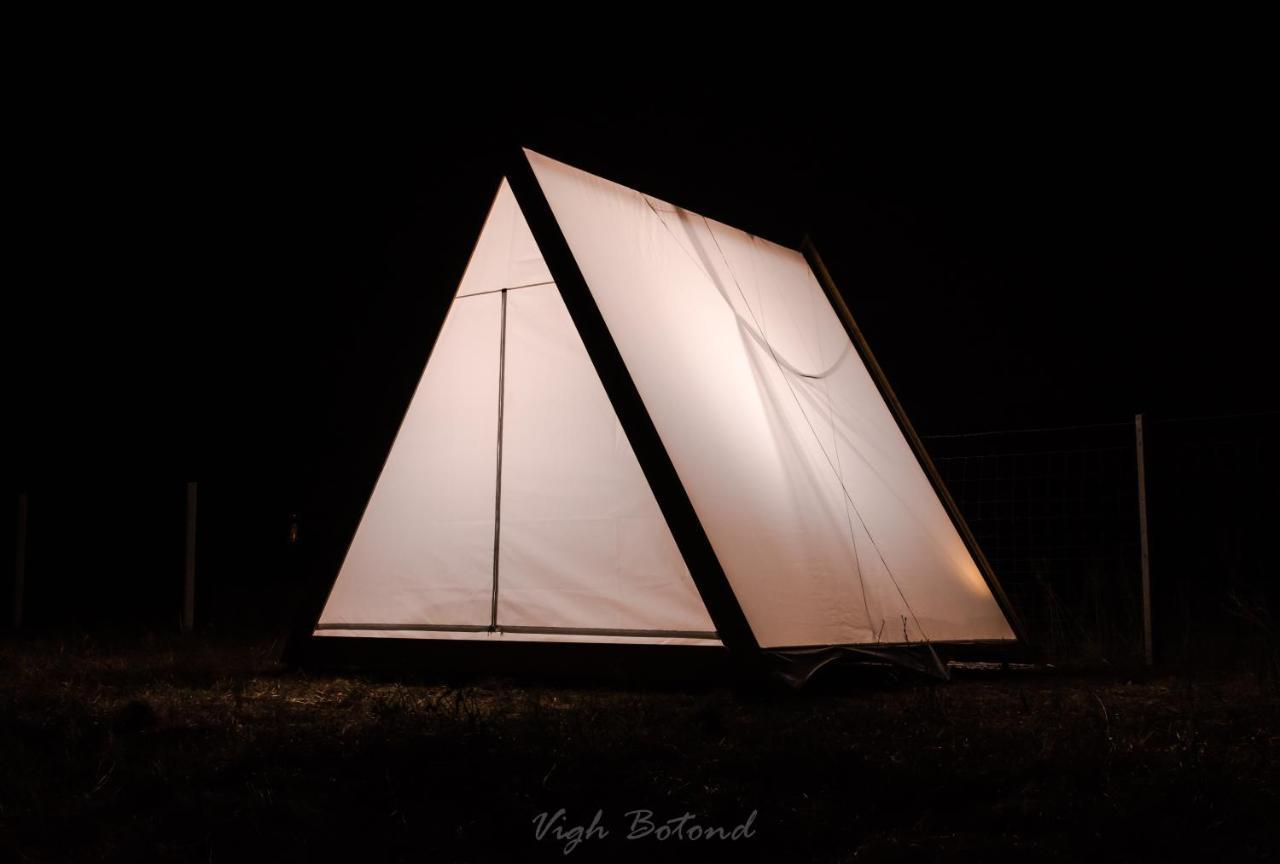 Lupa Tent ブダカラース エクステリア 写真