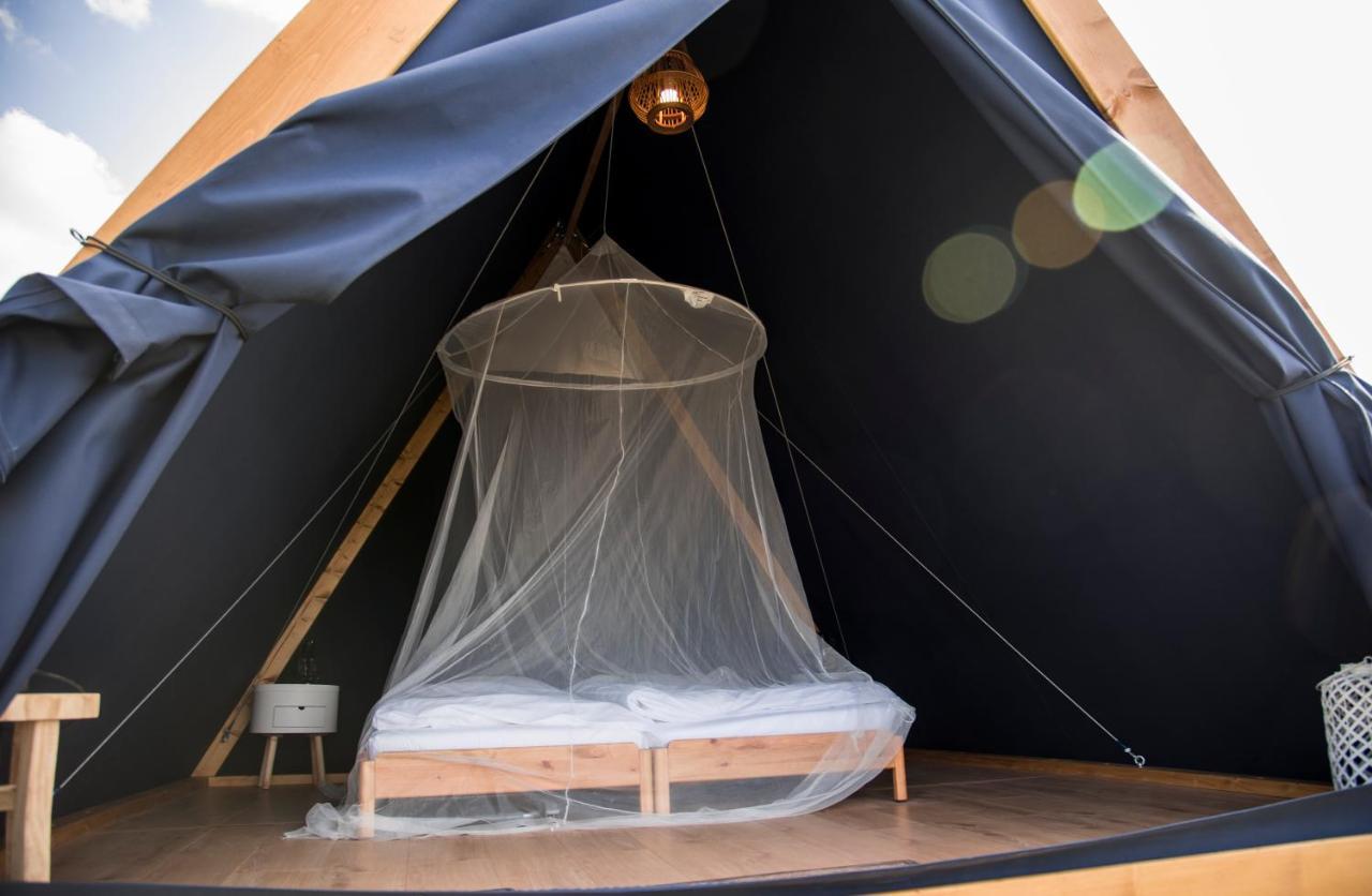 Lupa Tent ブダカラース エクステリア 写真