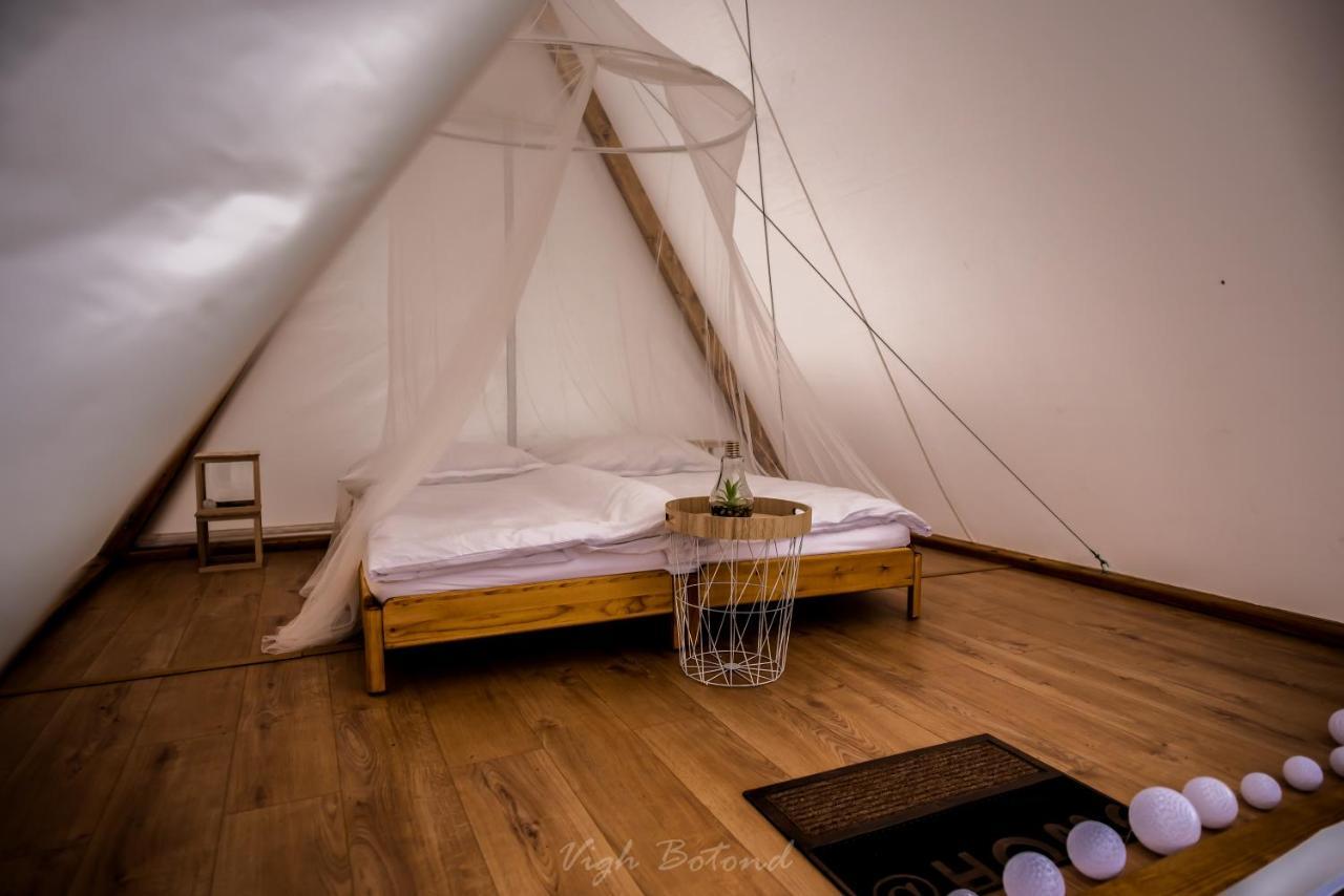 Lupa Tent ブダカラース エクステリア 写真
